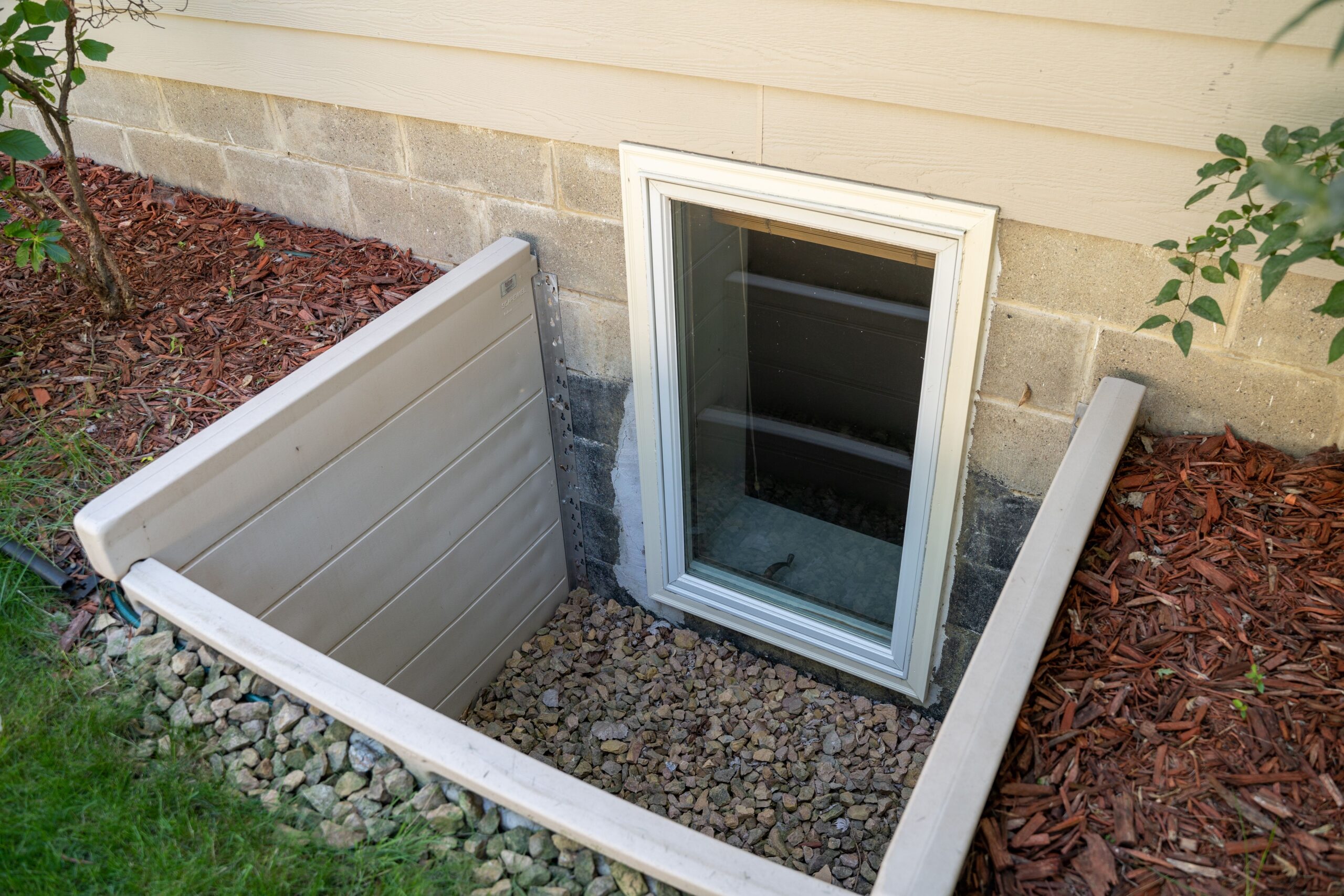 Egress window cost can vary depending on the type of installation and elements included. 